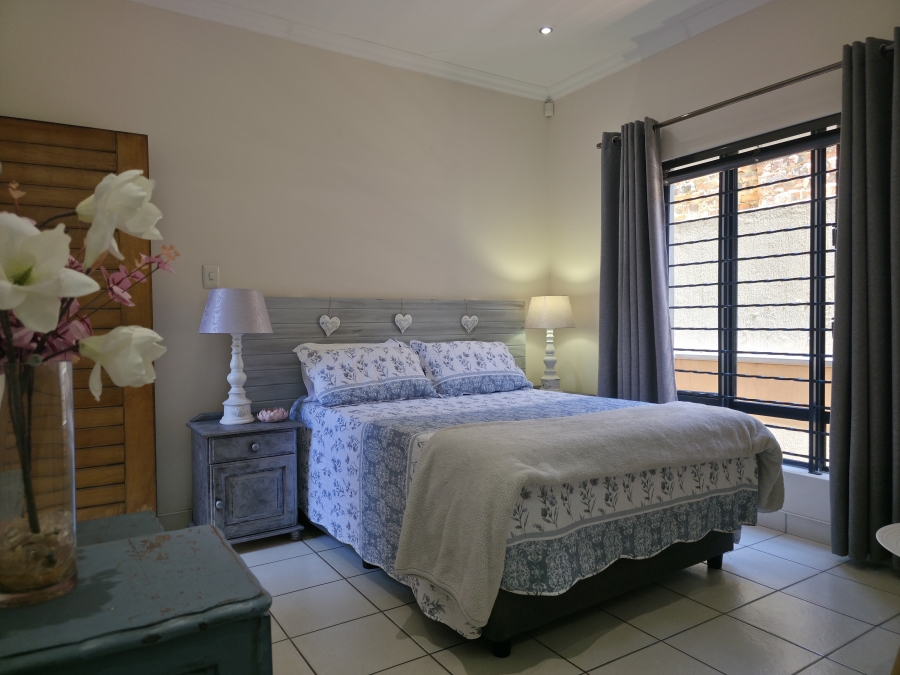 5 Bedroom Property for Sale in Wavecrest Eastern Cape